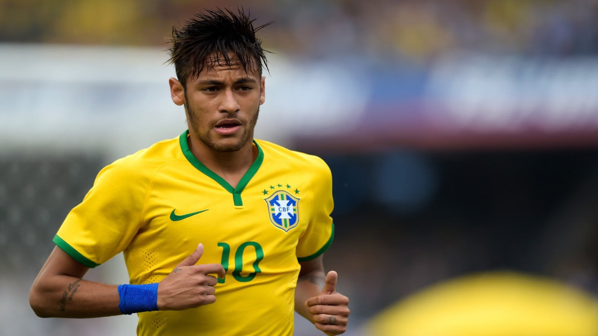 -“青少年足球文化节热烈举行，推广体育精神”，青少年足球宣传文案